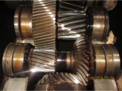 Inspection and repair of FLENDER T3-DH-9-D gearbox