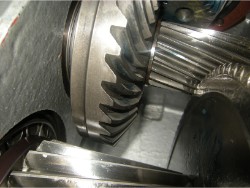 Inspection and repair on FLENDER B3-SV-7A gearbox