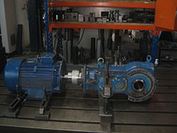 Service on a SANTASALO gearbox